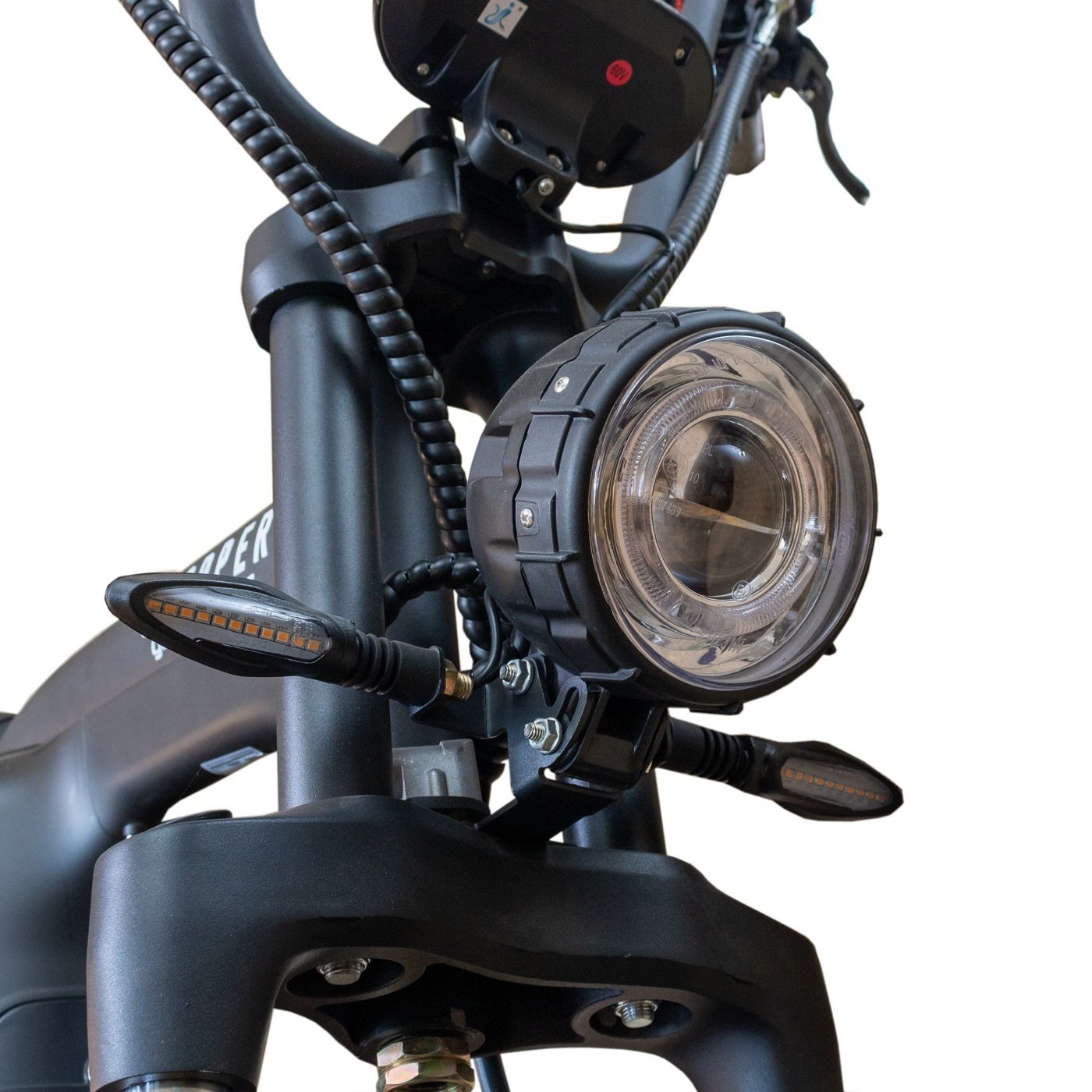 Foco LED y señalizadores de la moto eléctrica Chopper negra